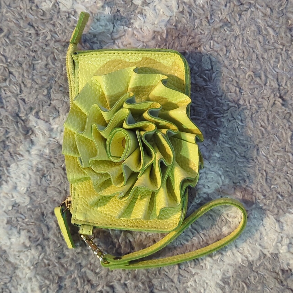 Small zip wristlet